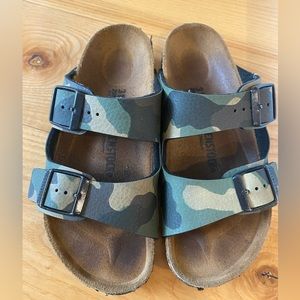 Birkenstock khaki sandals size 31 VGUC